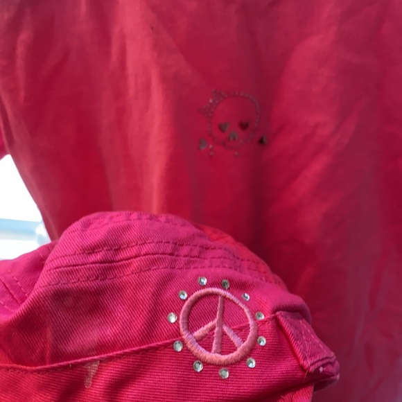 NWOT PINK SKULL ☠️ RHINESTONE TEE & PEACE ☮️ CAP❤️ - Picture 8 of 8